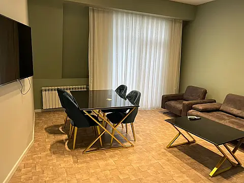 Kirayə verilir 2 otaqlı mənzil 100 m²