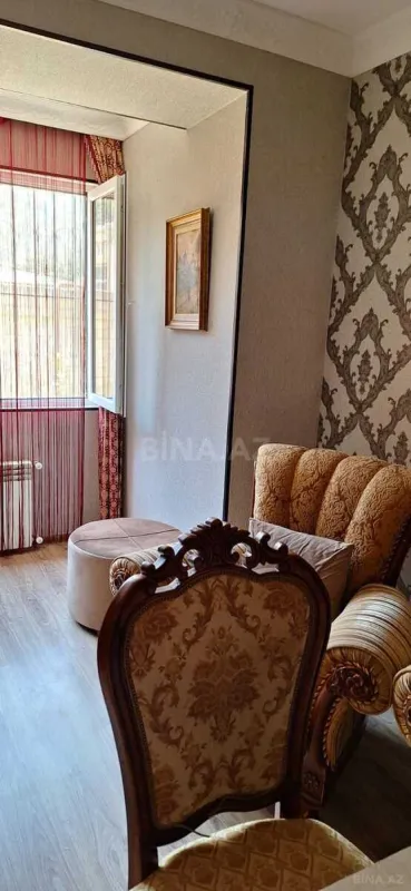Satılır 5 otaqlı mənzil 150 m²