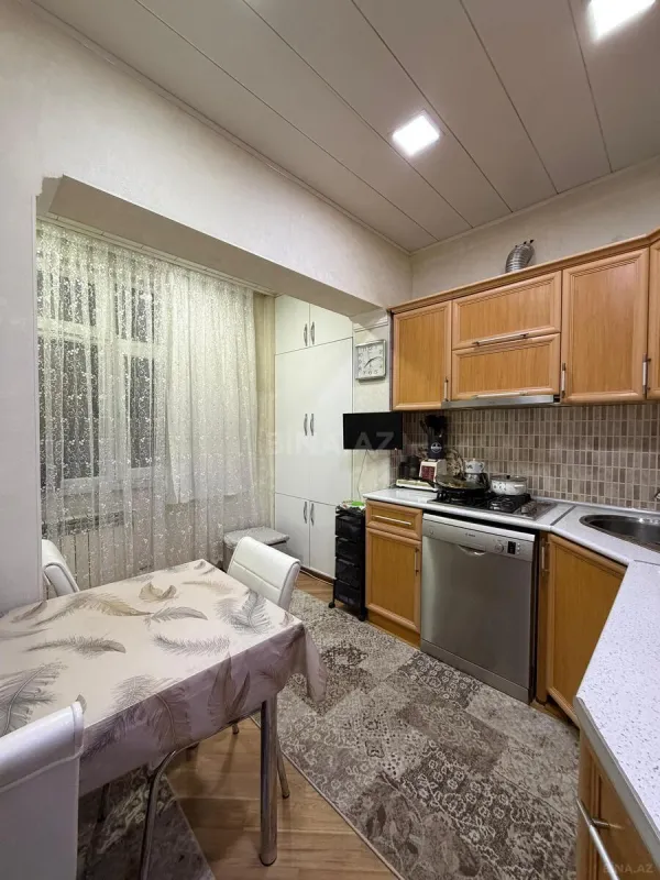 Satılır 4 otaqlı mənzil 100 m²