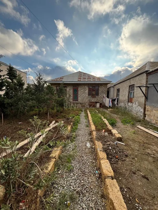 Satılır 3 otaqlı həyət evi 140 m²