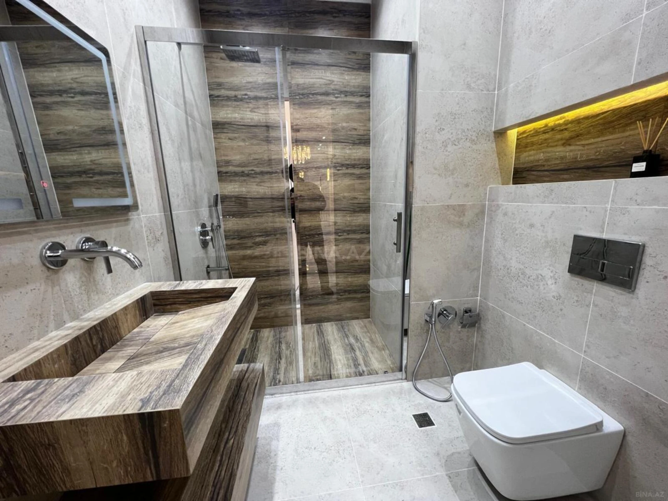 Satılır 3 otaqlı mənzil 123 m²