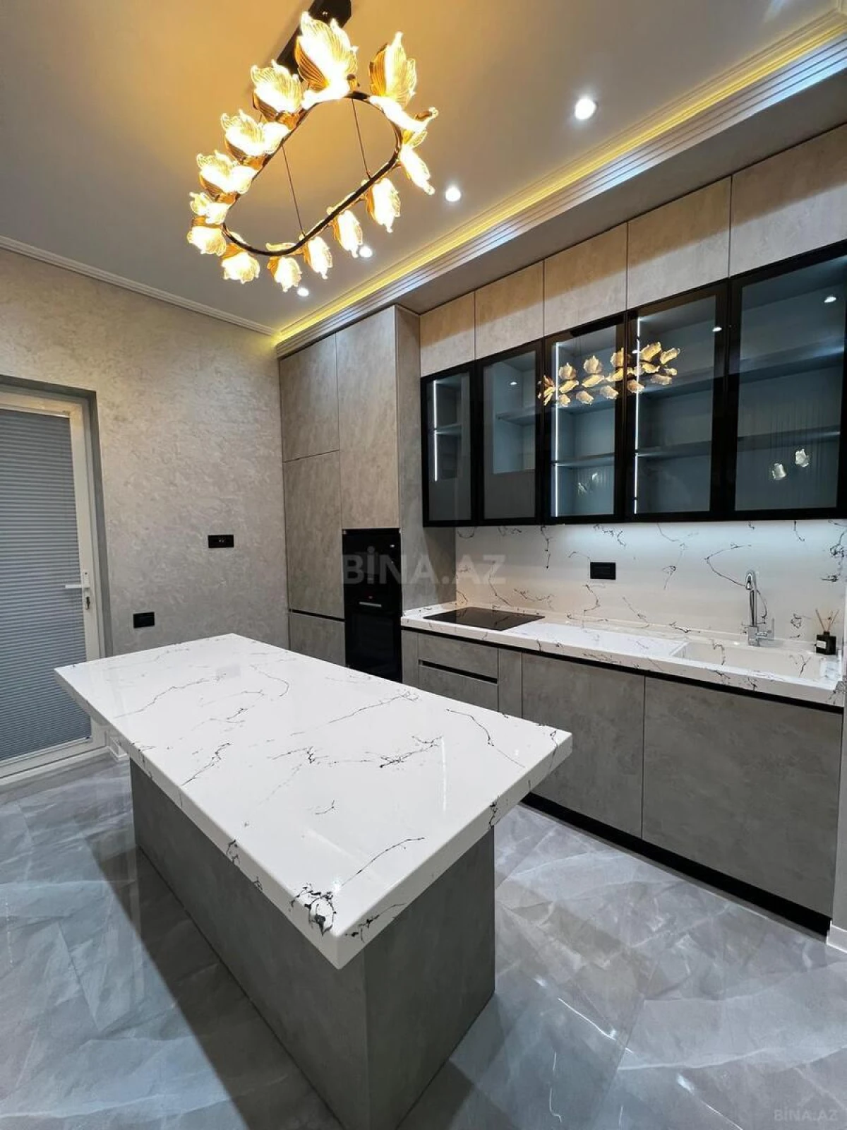 Satılır 3 otaqlı mənzil 123 m²