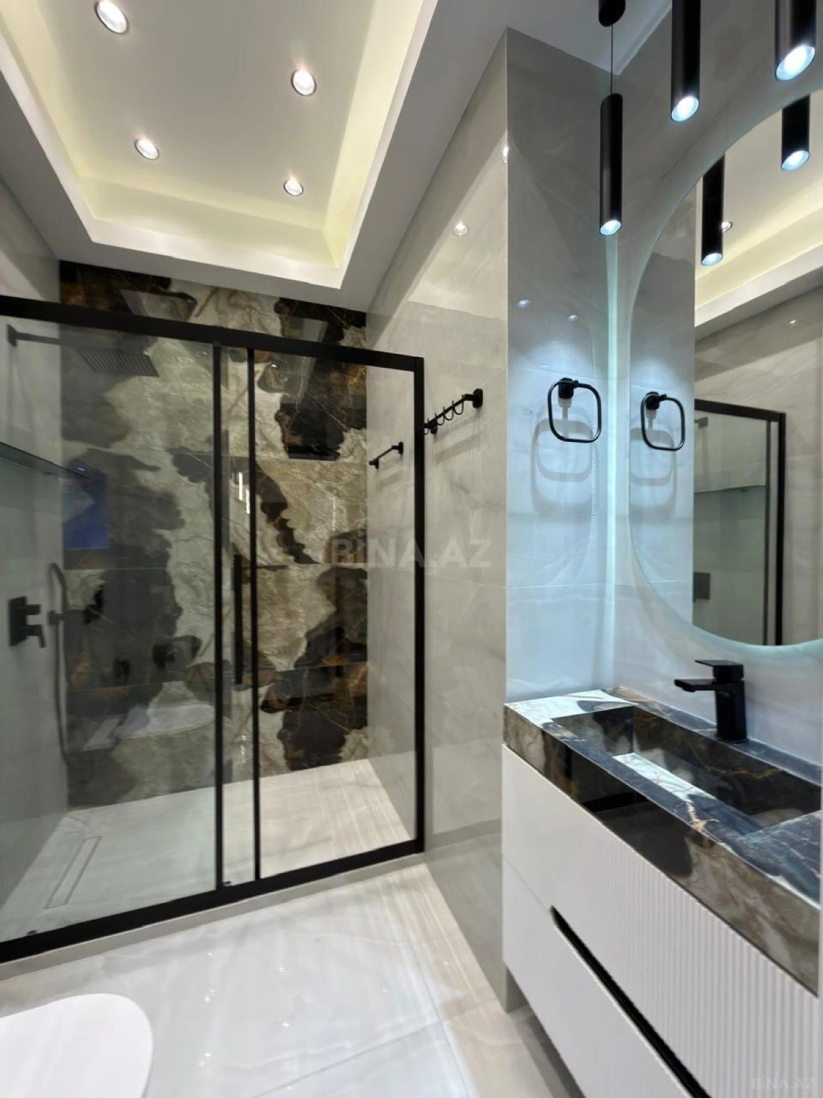 Satılır 4 otaqlı mənzil 195 m²