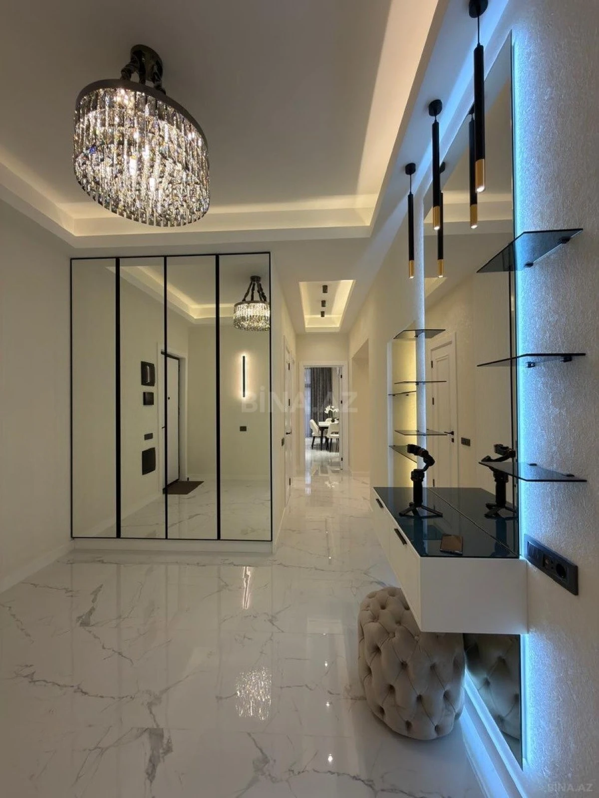 Satılır 4 otaqlı mənzil 195 m²