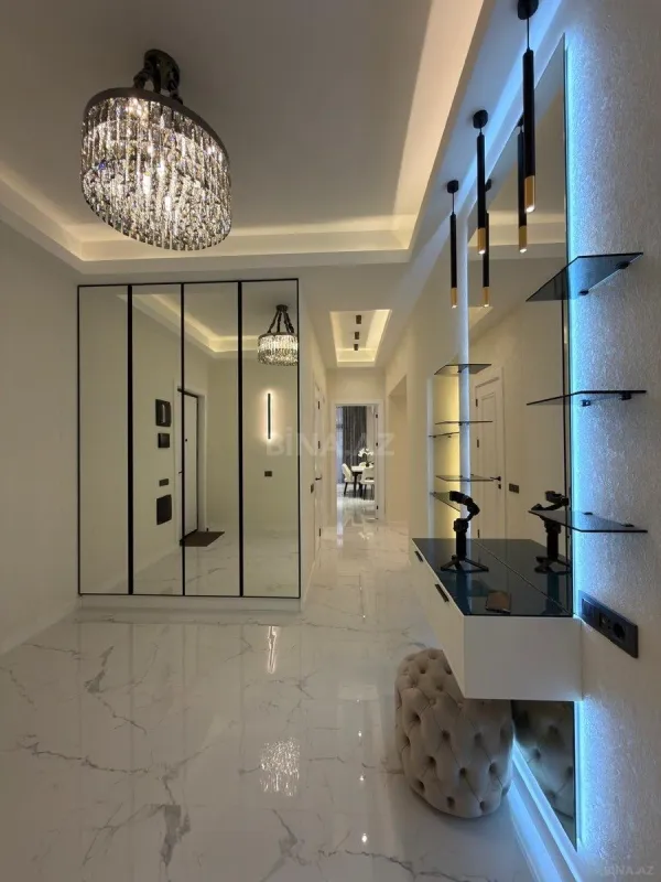 Satılır 4 otaqlı mənzil 195 m²