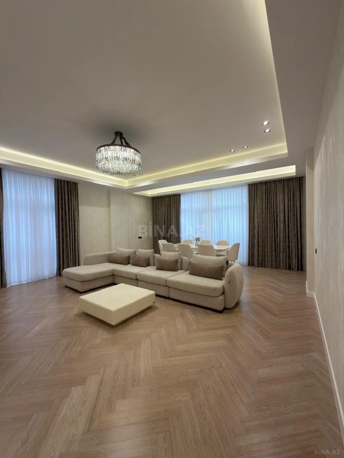 Satılır 4 otaqlı mənzil 195 m²