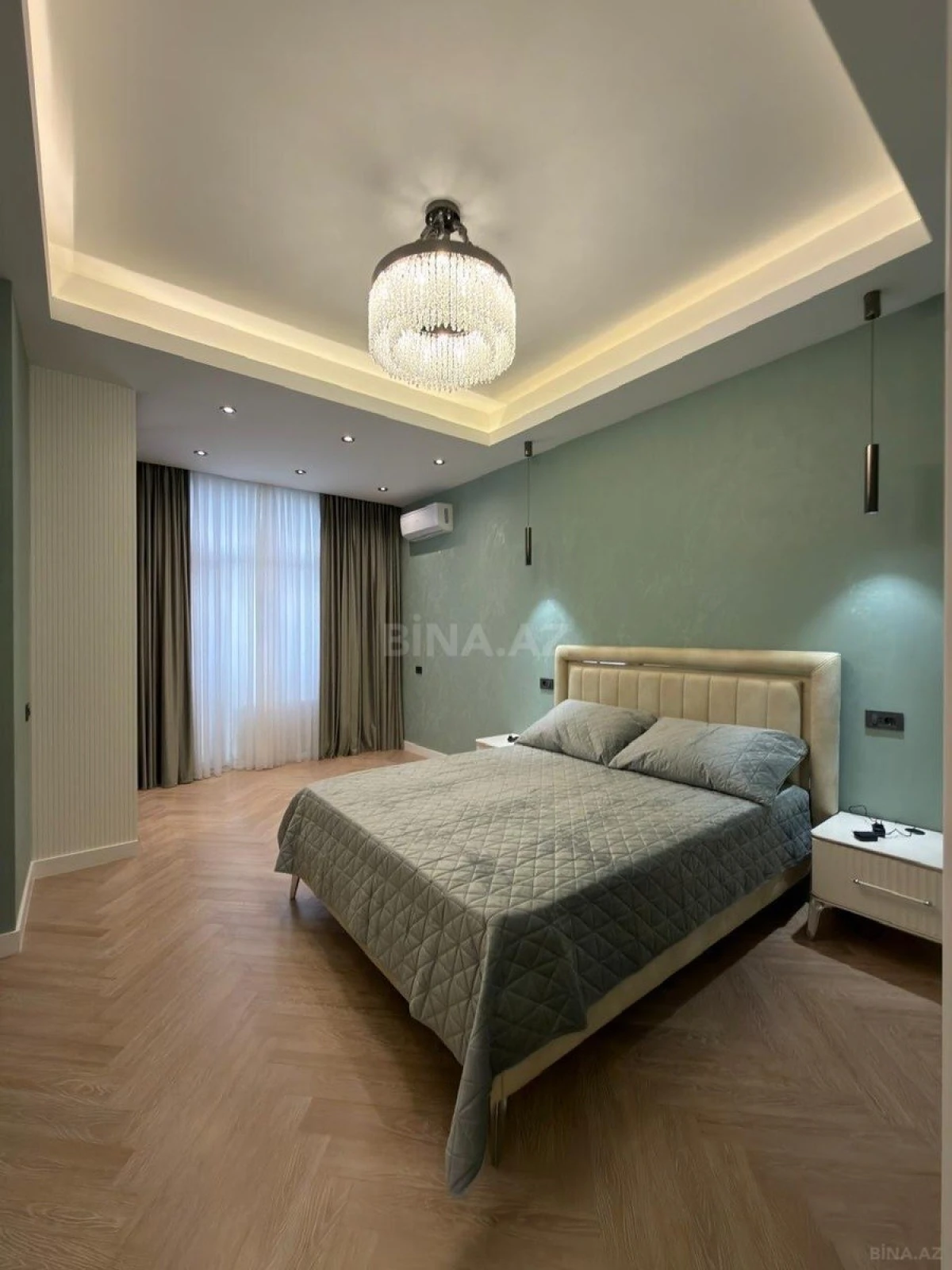 Satılır 4 otaqlı mənzil 195 m²