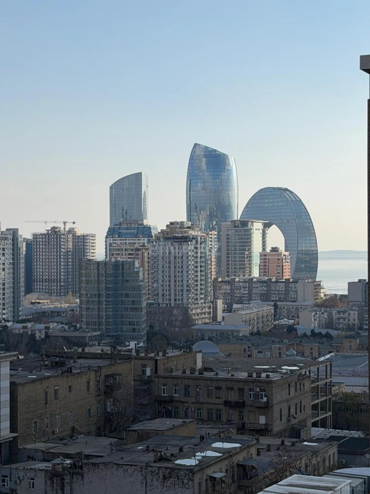 Satılır 4 otaqlı mənzil 195 m²