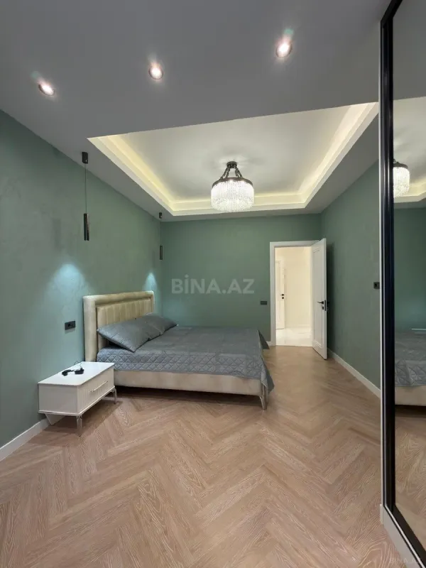 Satılır 4 otaqlı mənzil 195 m²