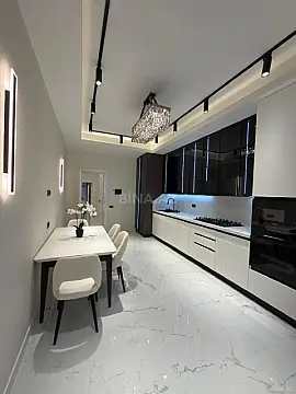 Satılır 4 otaqlı mənzil 195 m²
