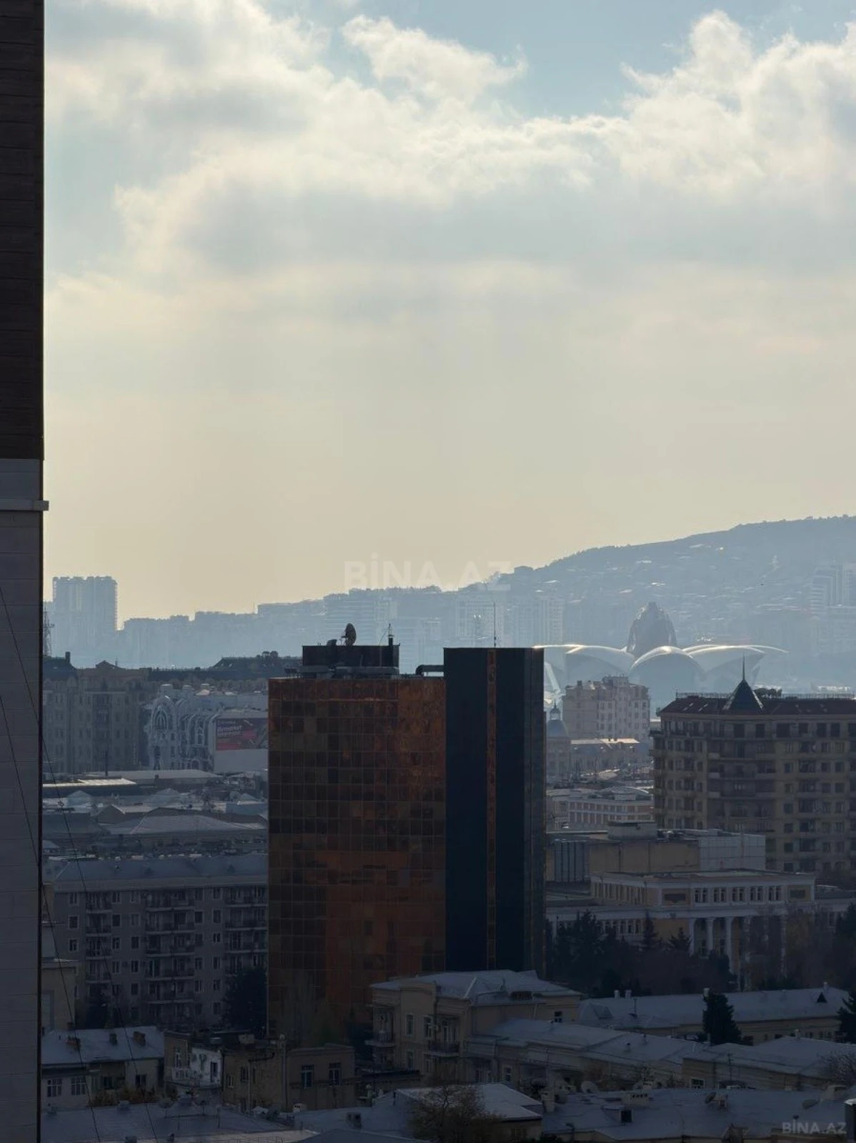 Satılır 4 otaqlı mənzil 195 m²