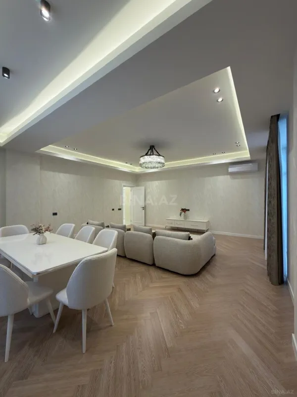 Satılır 4 otaqlı mənzil 195 m²