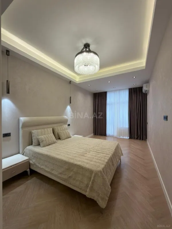 Satılır 4 otaqlı mənzil 195 m²