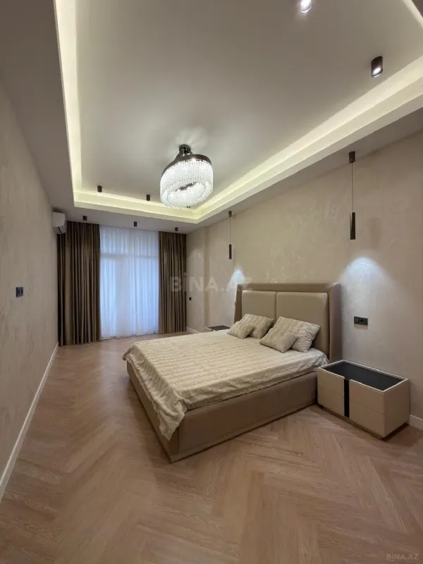 Satılır 4 otaqlı mənzil 195 m²