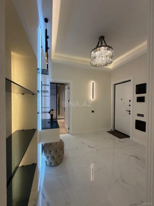 Satılır 4 otaqlı mənzil 195 m²
