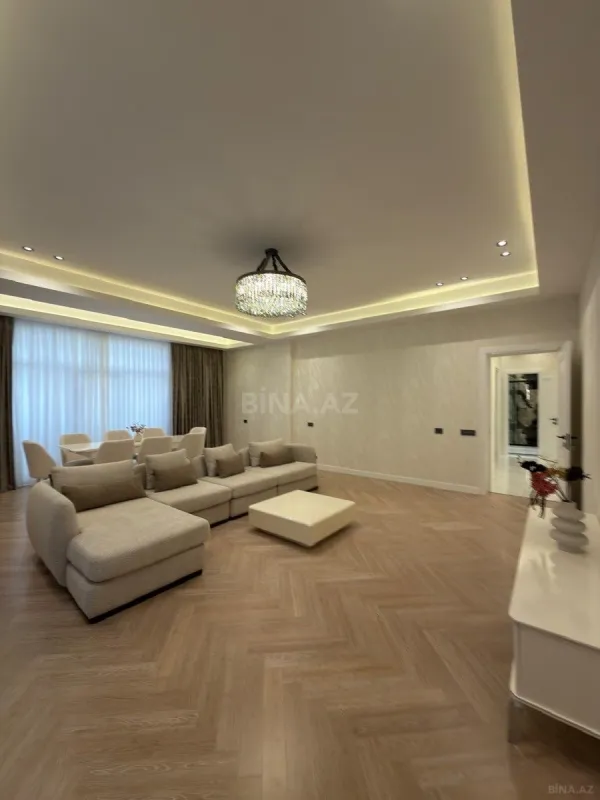 Satılır 4 otaqlı mənzil 195 m²