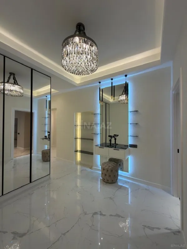 Satılır 4 otaqlı mənzil 195 m²