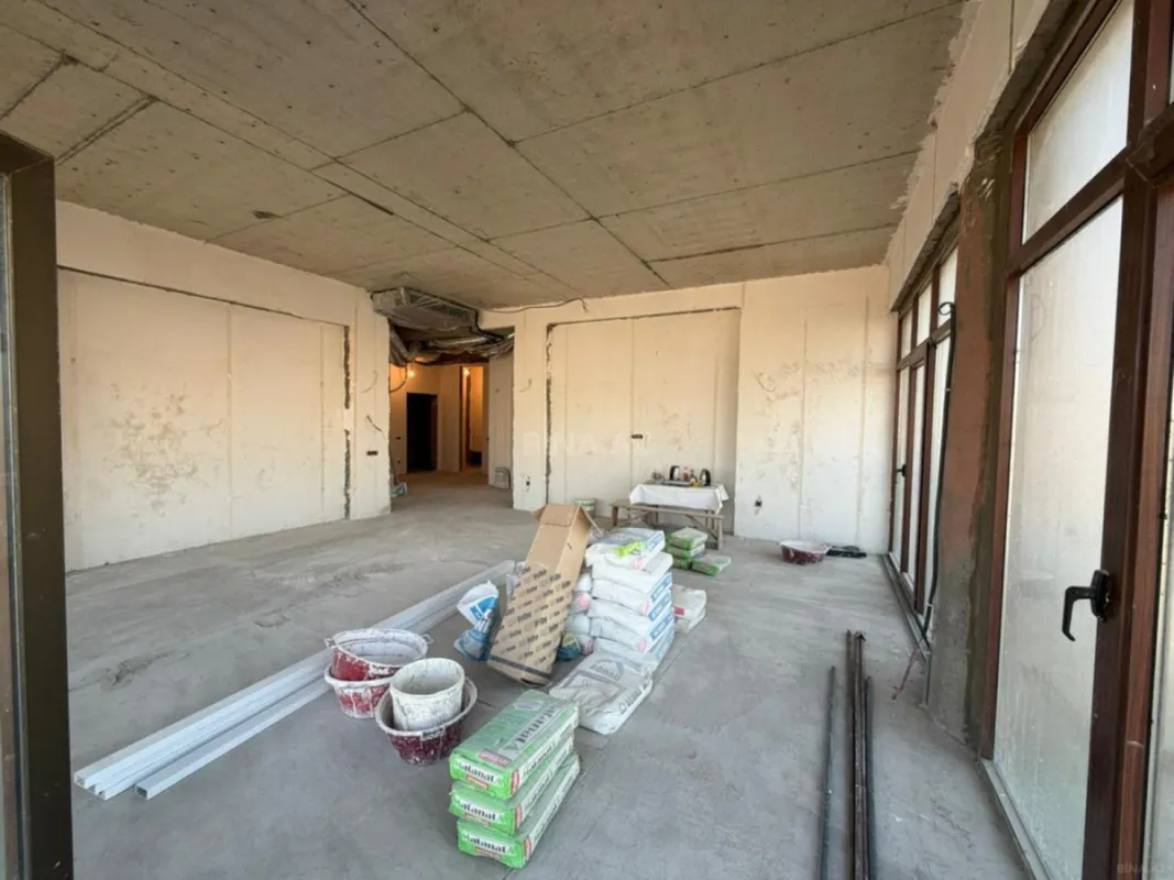 Satılır 4 otaqlı mənzil 200 m²