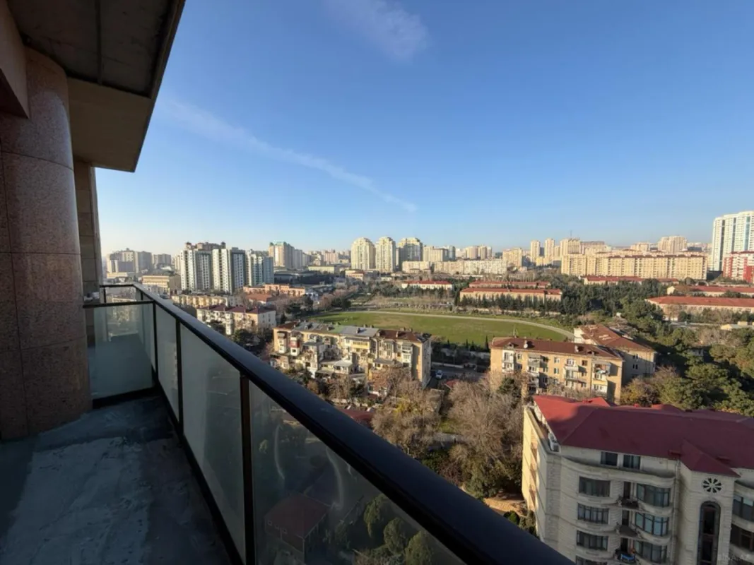 Satılır 4 otaqlı mənzil 200 m²