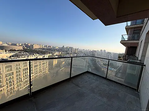 Satılır 4 otaqlı mənzil 200 m²