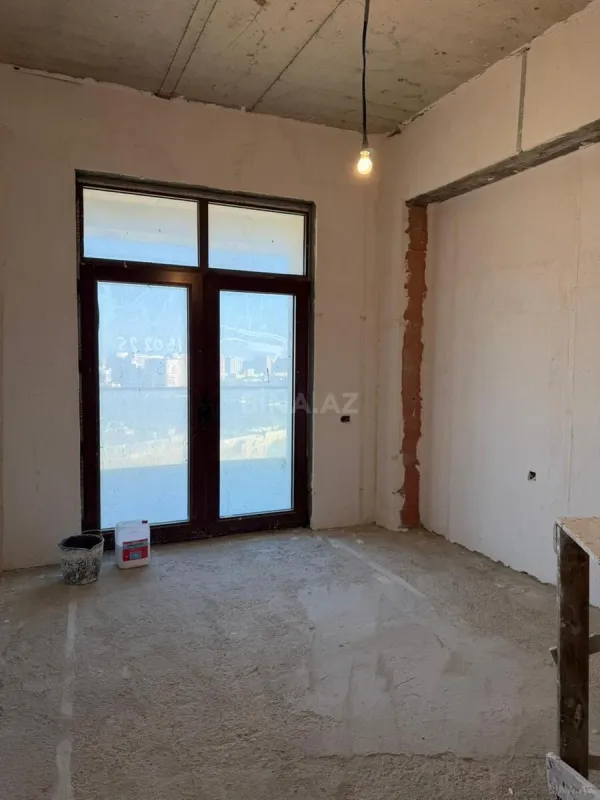 Satılır 4 otaqlı mənzil 200 m²