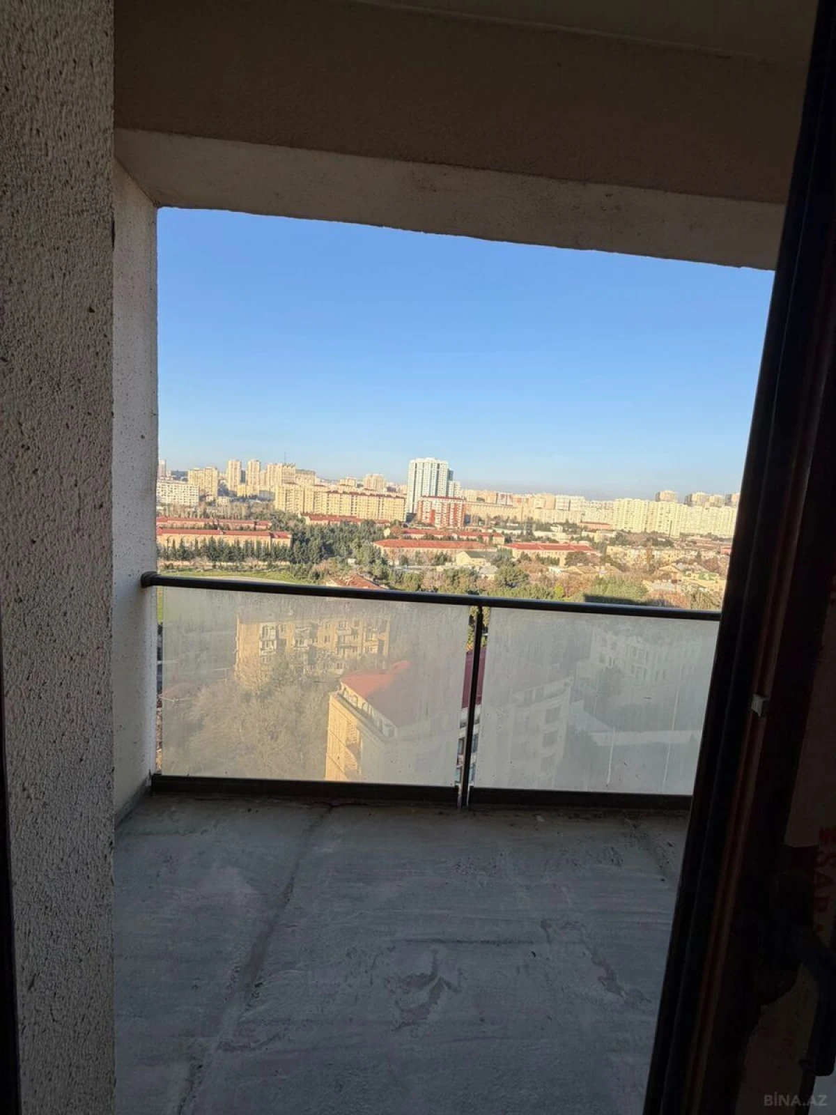 Satılır 4 otaqlı mənzil 200 m²
