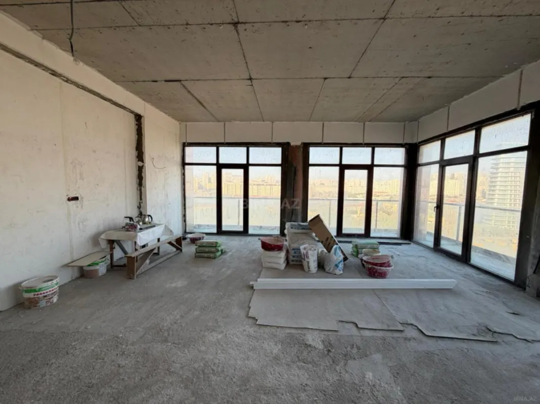 Satılır 4 otaqlı mənzil 200 m²