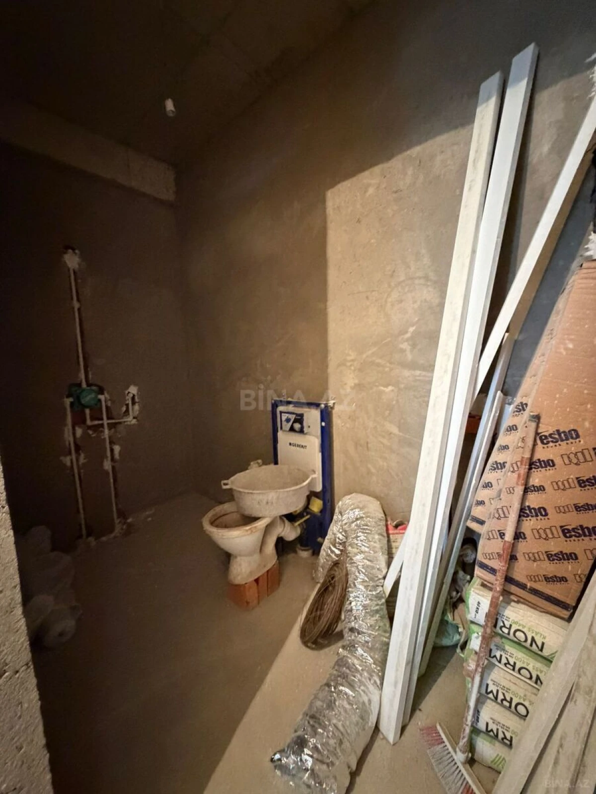 Satılır 4 otaqlı mənzil 200 m²