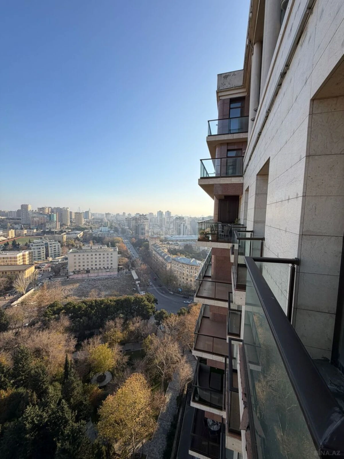 Satılır 4 otaqlı mənzil 200 m²