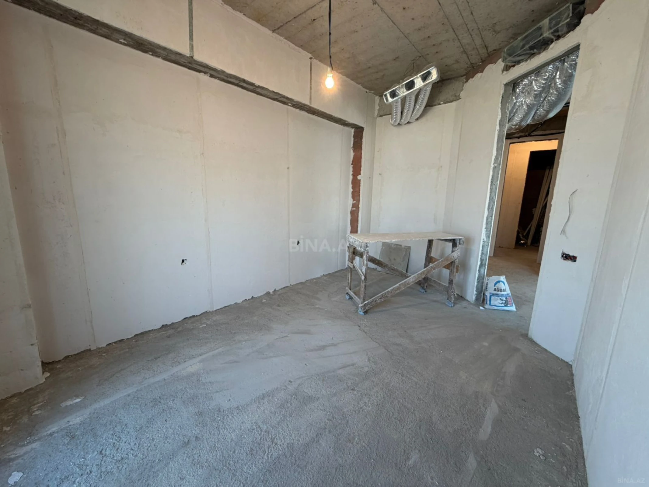 Satılır 4 otaqlı mənzil 200 m²