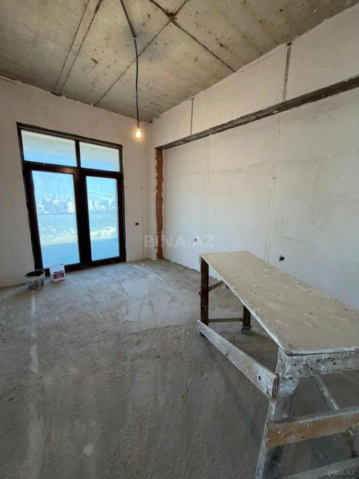 Satılır 4 otaqlı mənzil 200 m²