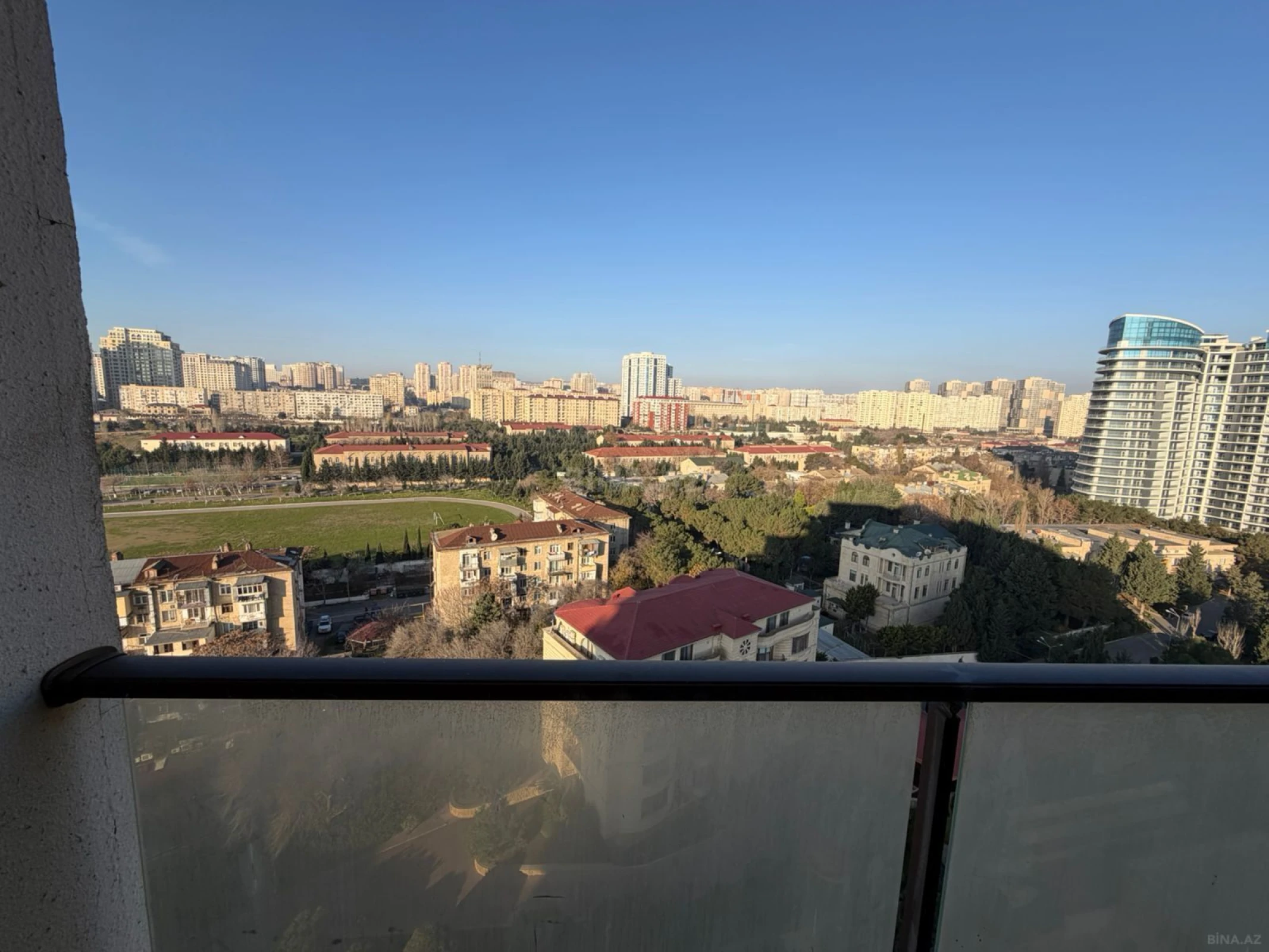 Satılır 4 otaqlı mənzil 200 m²