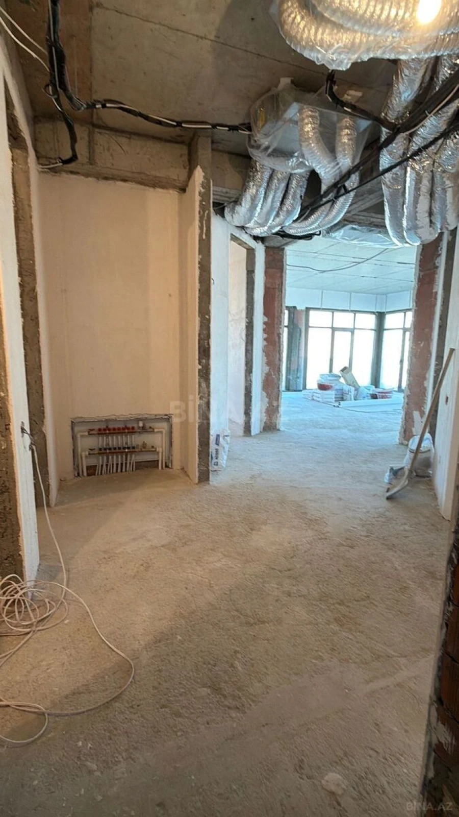 Satılır 4 otaqlı mənzil 200 m²