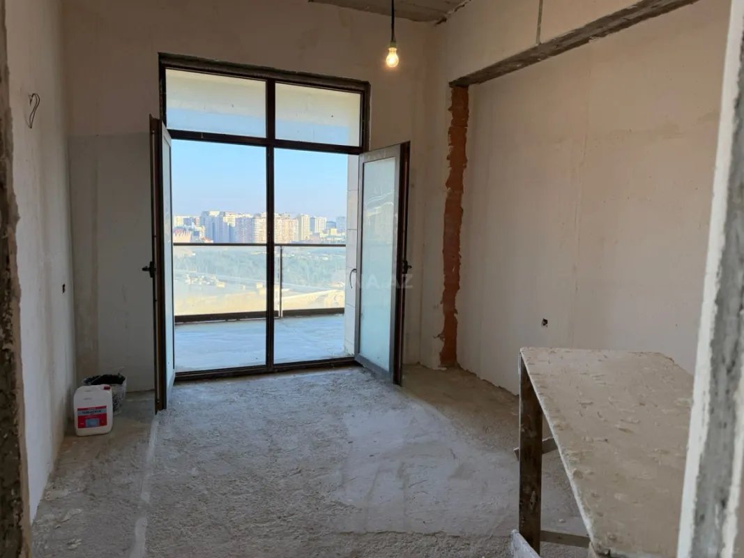 Satılır 4 otaqlı mənzil 200 m²