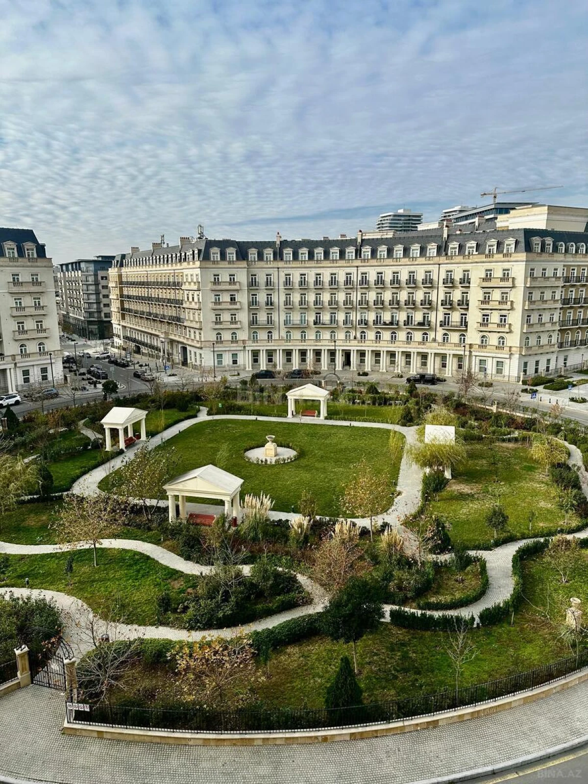 Satılır 3 otaqlı mənzil 119 m²