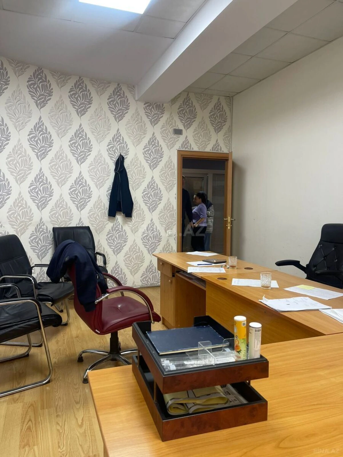 Kirayə verilir 8 otaqlı ofis 200 m²