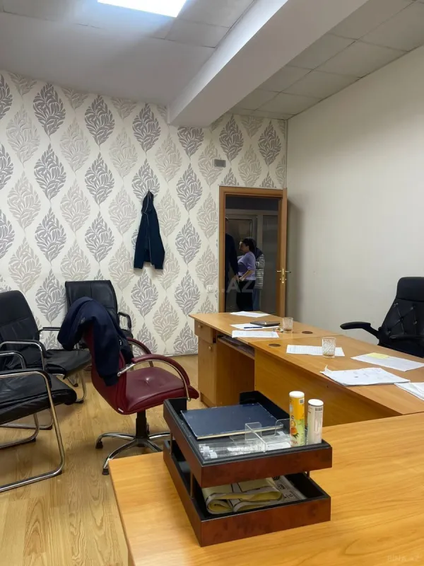 Kirayə verilir 8 otaqlı ofis 200 m²