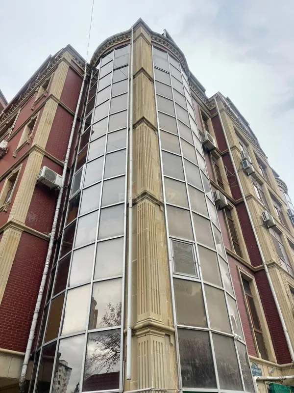 Kirayə verilir 8 otaqlı ofis 200 m²