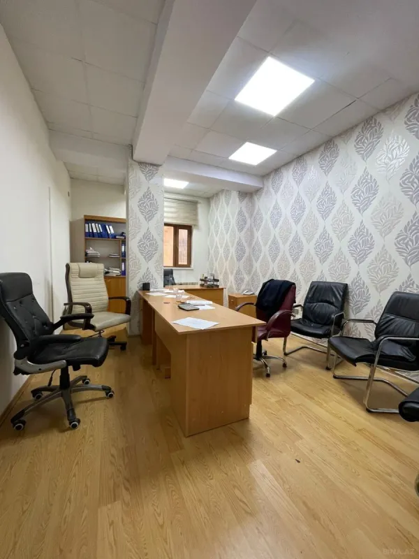 Kirayə verilir 8 otaqlı ofis 200 m²