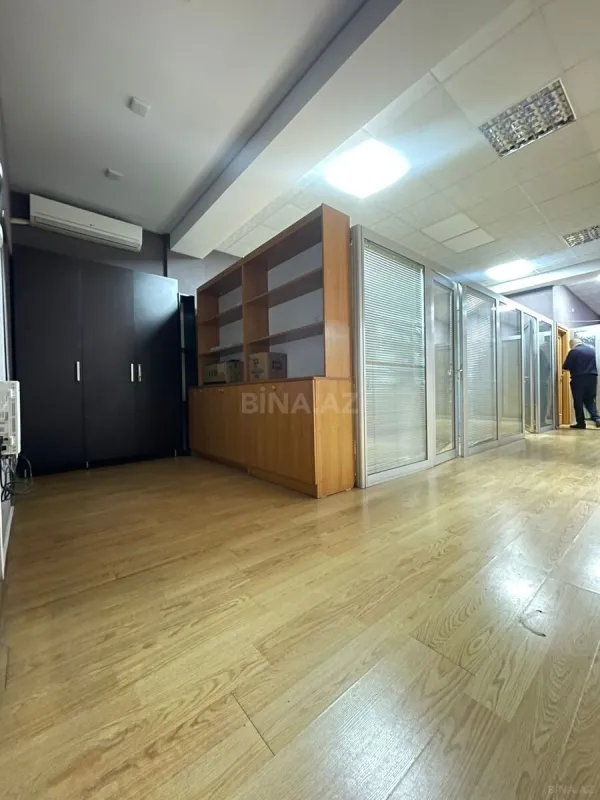 Kirayə verilir 8 otaqlı ofis 200 m²