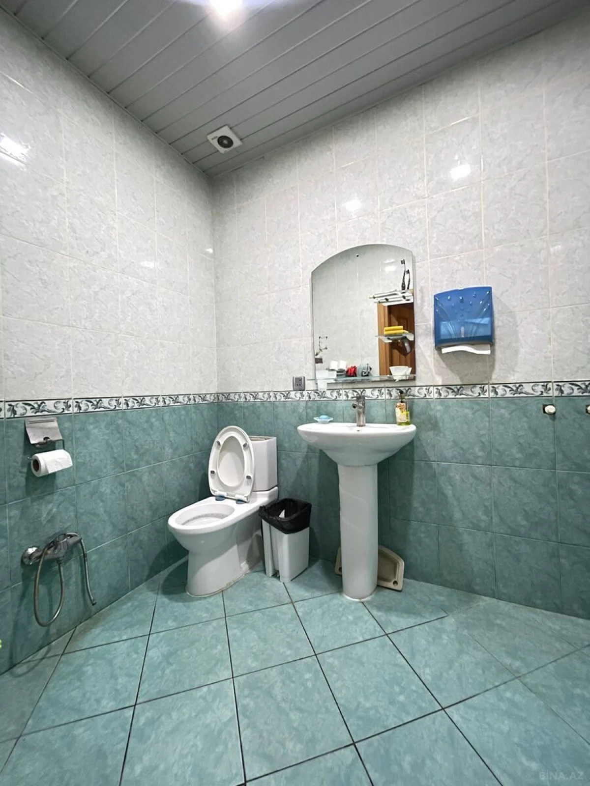 Kirayə verilir 8 otaqlı ofis 200 m²