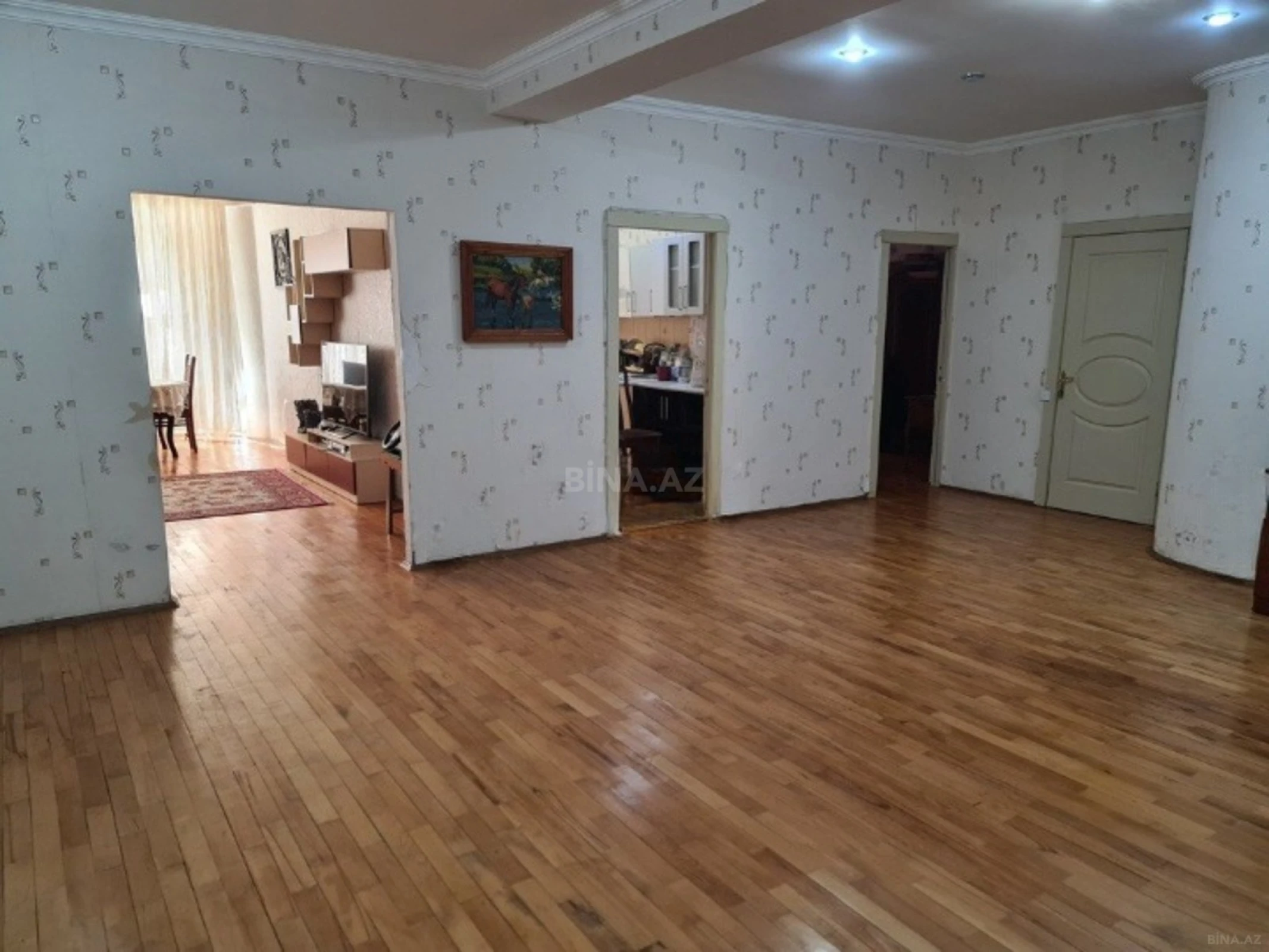 Satılır 3 otaqlı mənzil 156 m²