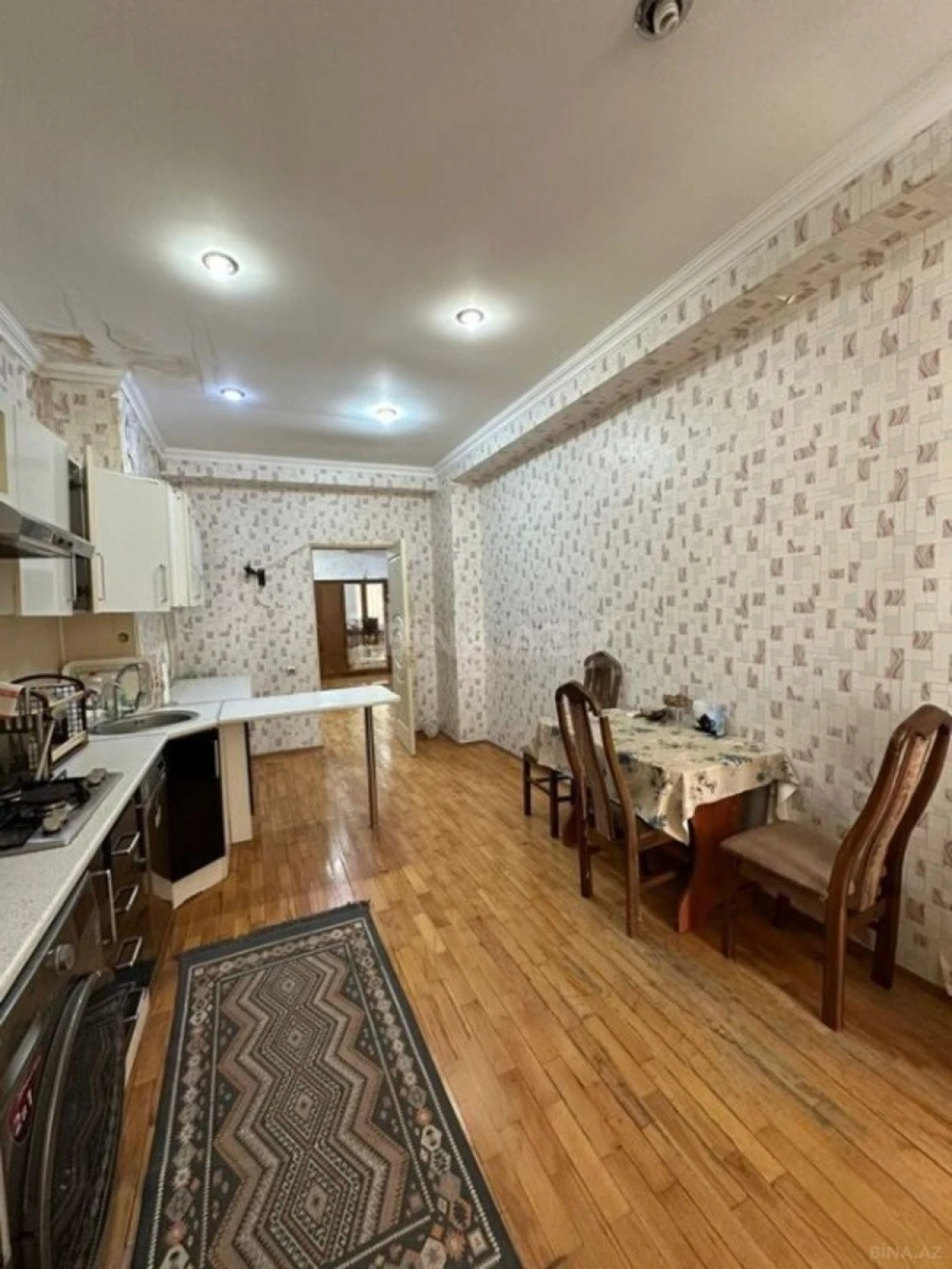 Satılır 3 otaqlı mənzil 156 m²