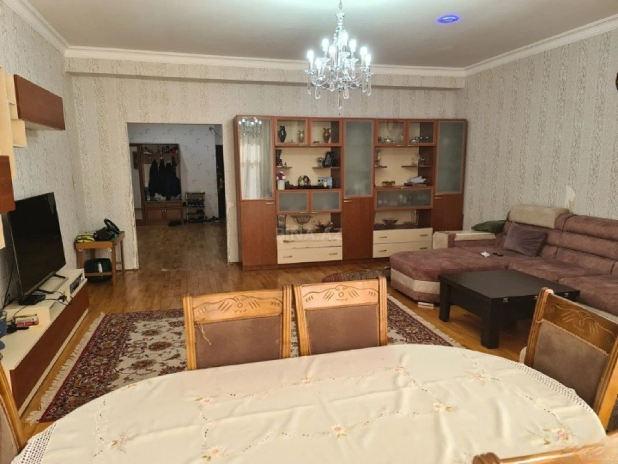 Satılır 3 otaqlı mənzil 156 m²