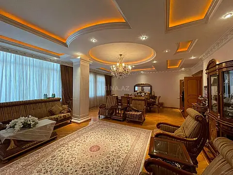 Satılır 5 otaqlı mənzil 370 m²