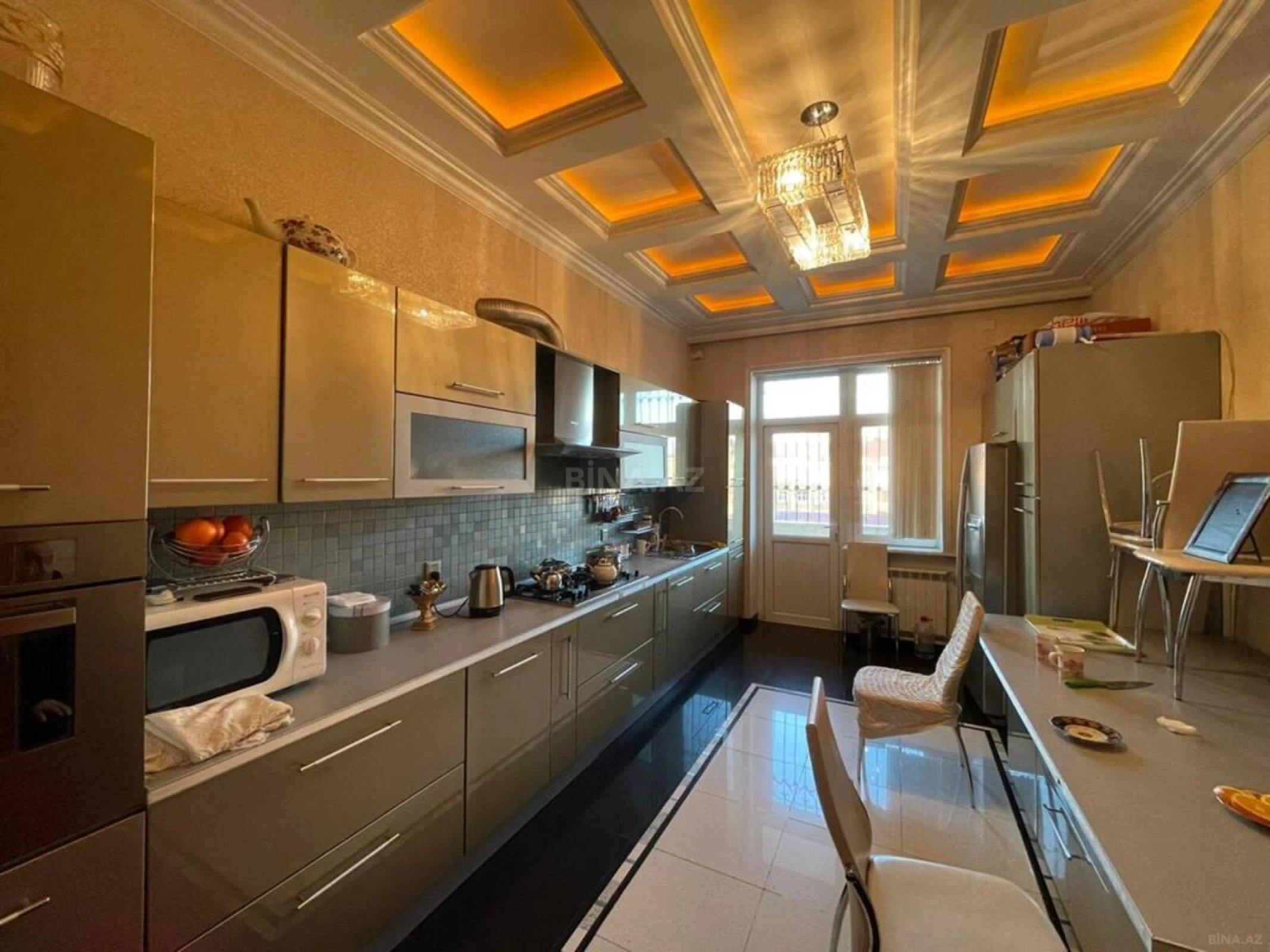Satılır 5 otaqlı mənzil 370 m²
