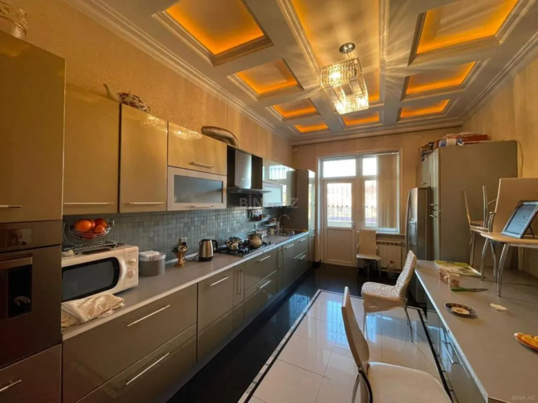 Satılır 5 otaqlı mənzil 370 m²