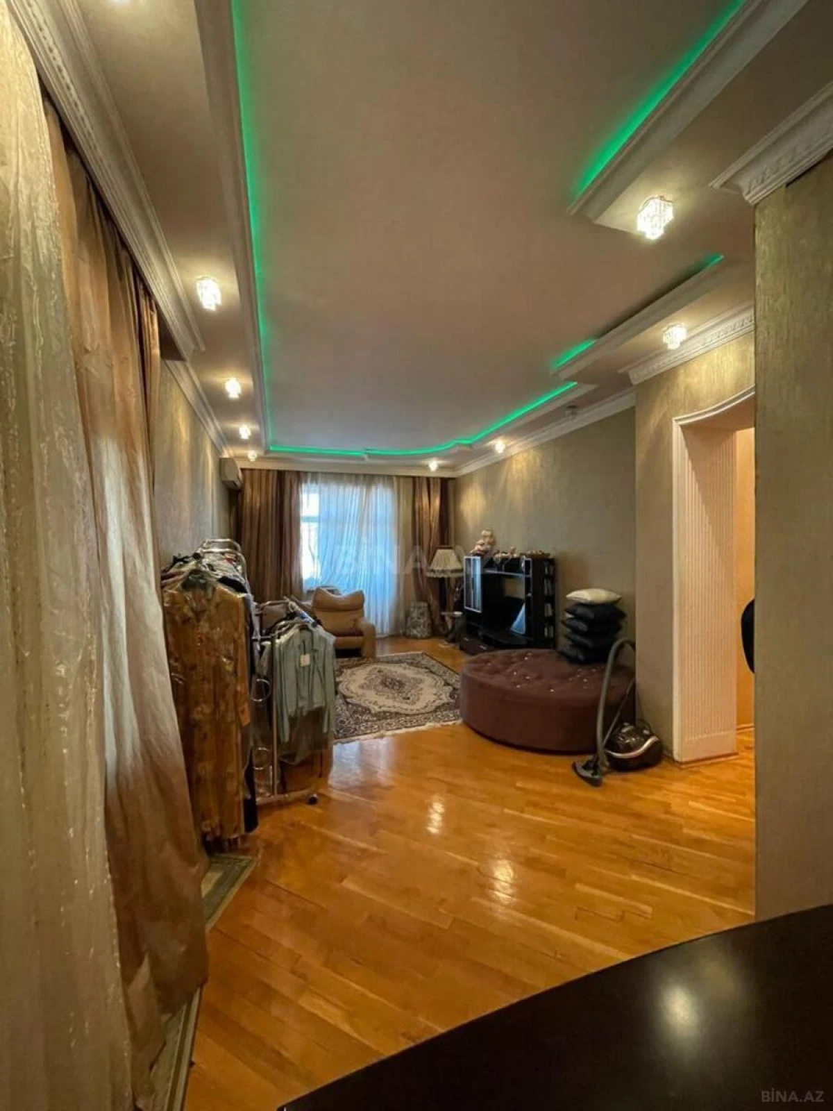 Satılır 5 otaqlı mənzil 370 m²