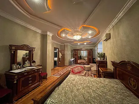 Satılır 5 otaqlı mənzil 370 m²