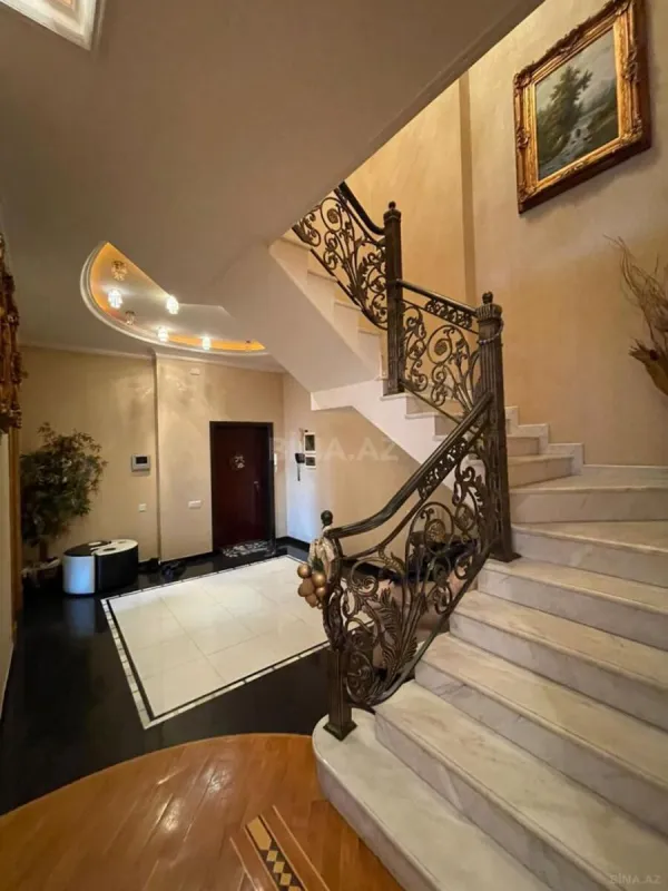 Satılır 5 otaqlı mənzil 370 m²